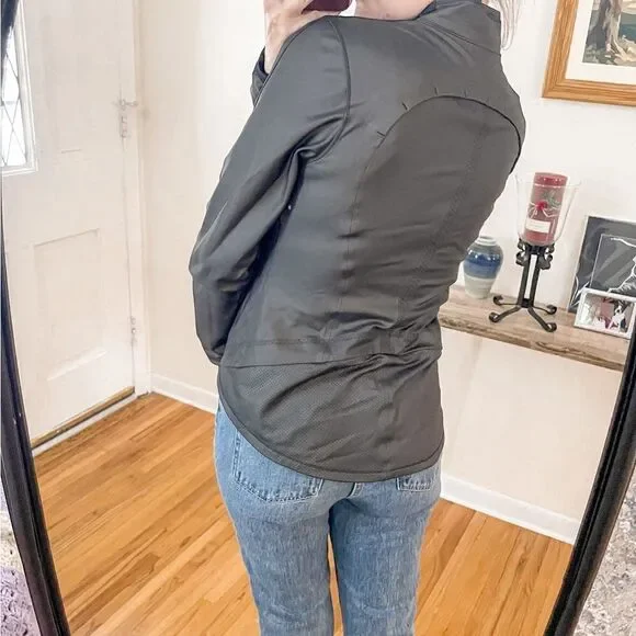 Lululemon Run Reflective Jacket Metallic Black - Picture 4 of 9